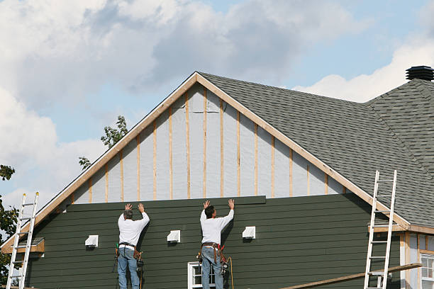 Professional Siding Installation technician working in Fulton, TX